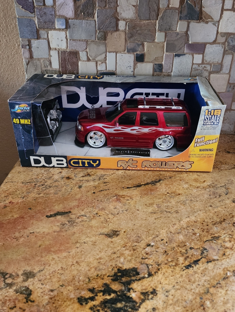 DUB City R/C Rollers Red Lincoln Navigator SUV Remote Control Toy - Jada